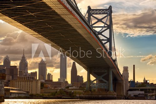 Fototapeta Philadelphia skyline and Ben Franklin Bridge at sunset, US