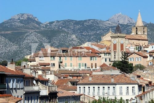 Fototapeta Aubagne en Provence et Massif de la Sainte-Baume