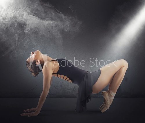 Fototapeta Baletnica w świetle sceny