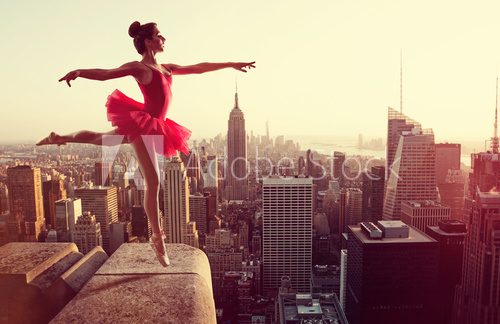 Fototapeta Ballet Dancer in front of New York Skyline