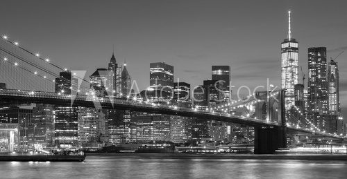 Fototapeta Black and white Manhattan waterfront at night, NYC.