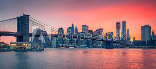 Fototapeta Brooklyn bridge and Manhattan at dusk