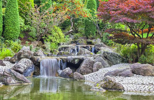 Fototapeta Cascade waterfall in Japanese garden in Bonn