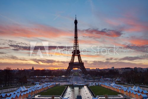 Fototapeta Eiffel Tower in Paris on the winter in the morning
