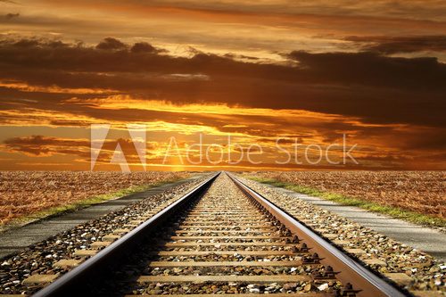 Fototapeta ferrovia al tramonto