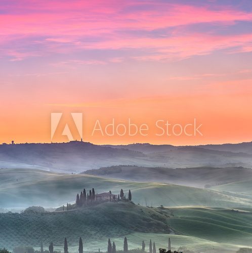 Fototapeta Foggy sunrise in Tuscany 