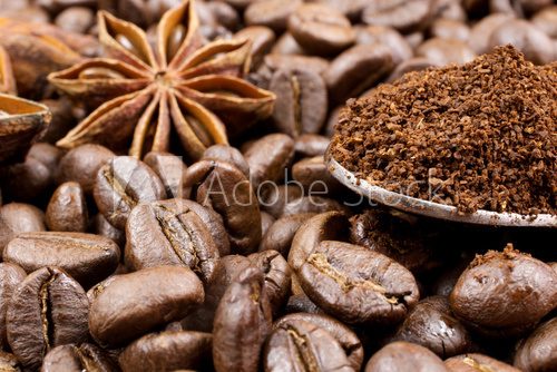 Fototapeta Grounded coffee in the spoon, anise and  coffee beans 