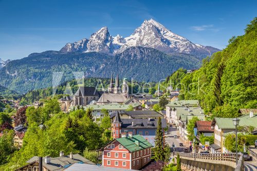 Fototapeta Historic town of Berchtesgaden with Watzmann, Berchtesgadener Land, Upper Bavaria, Germany
