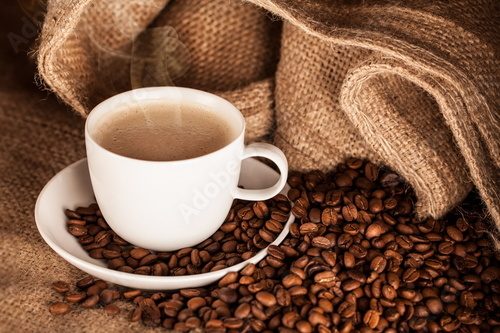 Fototapeta Kaffeetasse mit Kaffeebohnen
