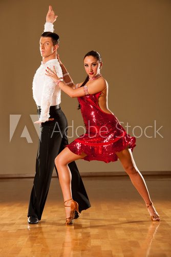 Fototapeta latino dance couple in action - dancing wild samba