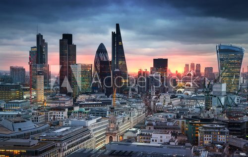 Fototapeta LONDON, UK - JANUARY 27, 2015: London's panorama in sun set. 