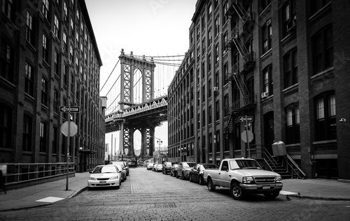 Fototapeta Manhattan Bridge, view from Washington street in Brooklyn, black and white, New York City, USA