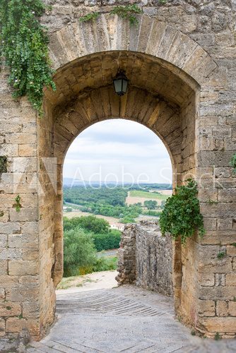 Fototapeta Medieval Doorway Leading to Tuscan Countryside in Italy