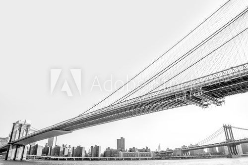 Fototapeta New York City, Brooklyn Bridge skyline black and white