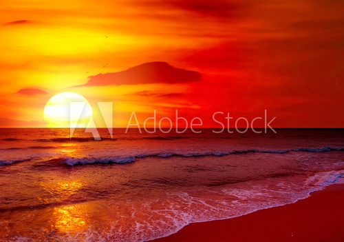 Fototapeta Ogniste fale nad plażą