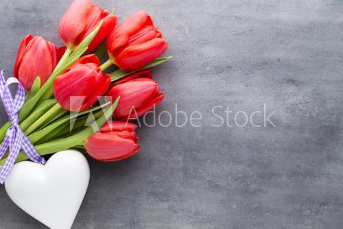 Fototapeta Red tulips on a wooden background.