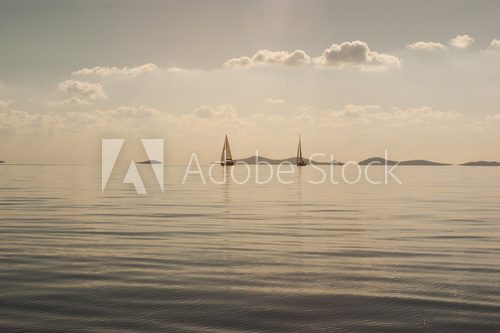 Fototapeta Spokojna żegluga ku horyzontowi
