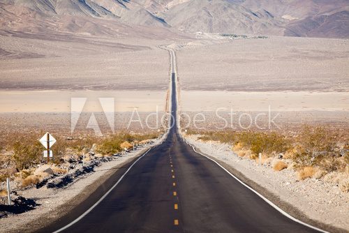Fototapeta Strada nella Death Valley