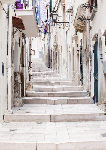 Fototapeta Street in Vieste, Puglia, Italy