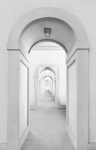 Fototapeta Symetria łuków w klasycznym korytarzu