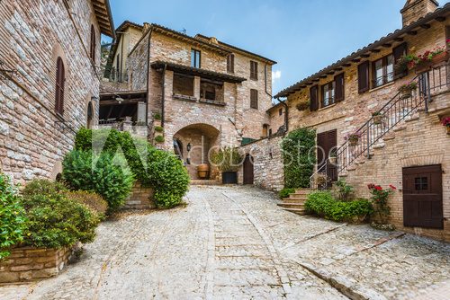 Fototapeta The winding streets and crannies in Spello, Italy