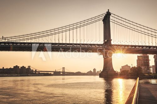 Fototapeta Tranquil sunset behind Brooklyn Bridge