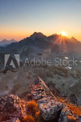 Fototapeta Vertical photo in rocky mountain landscape