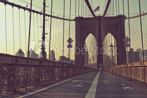 Fototapeta View along the pedestrian walkway, Brooklyn Bridge
