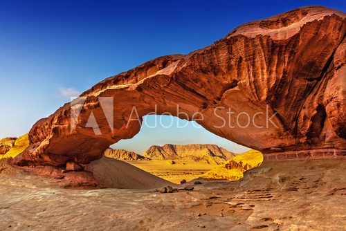 Fototapeta View through a rock arch in the desert of Wadi Rum